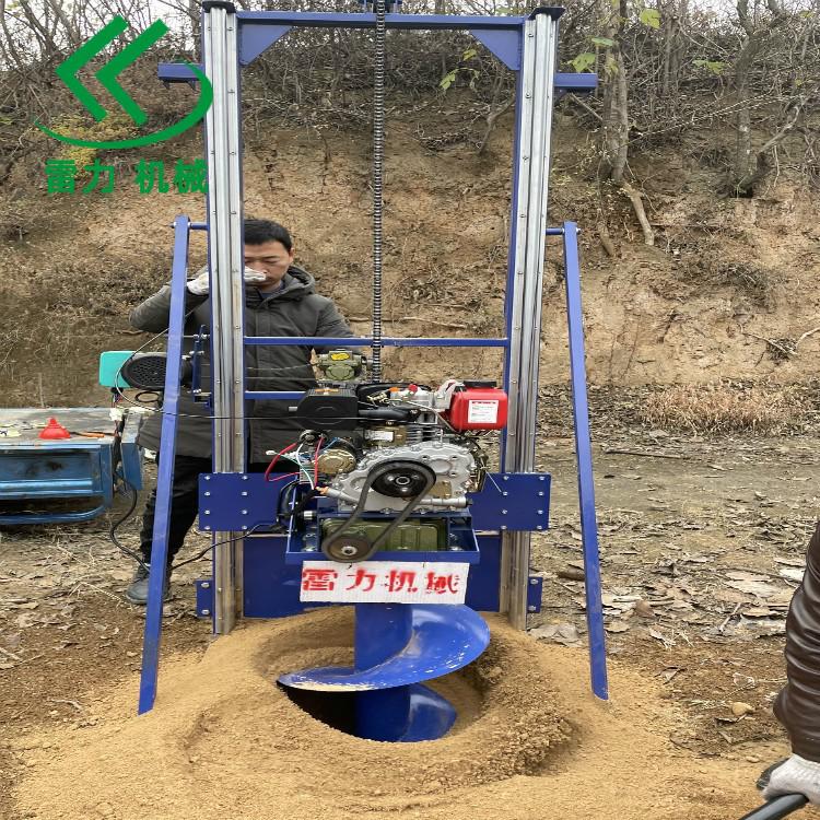 自動打樁機(jī).jpg 自動打樁機(jī).jpg